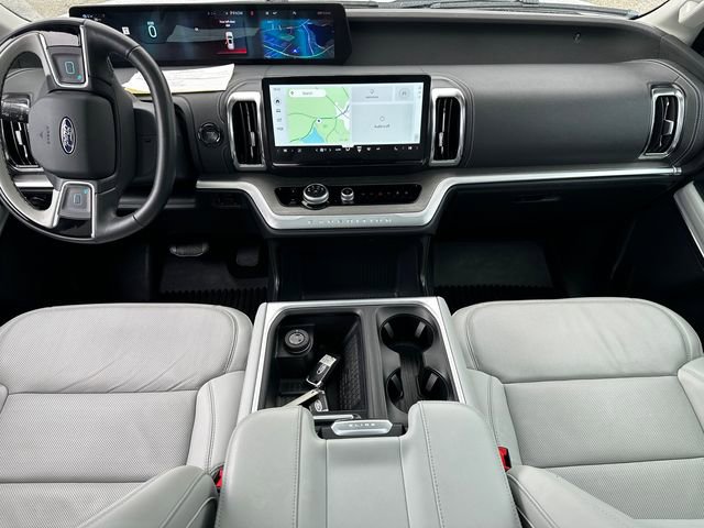 Certified 2025 Ford Expedition Platinum image 24