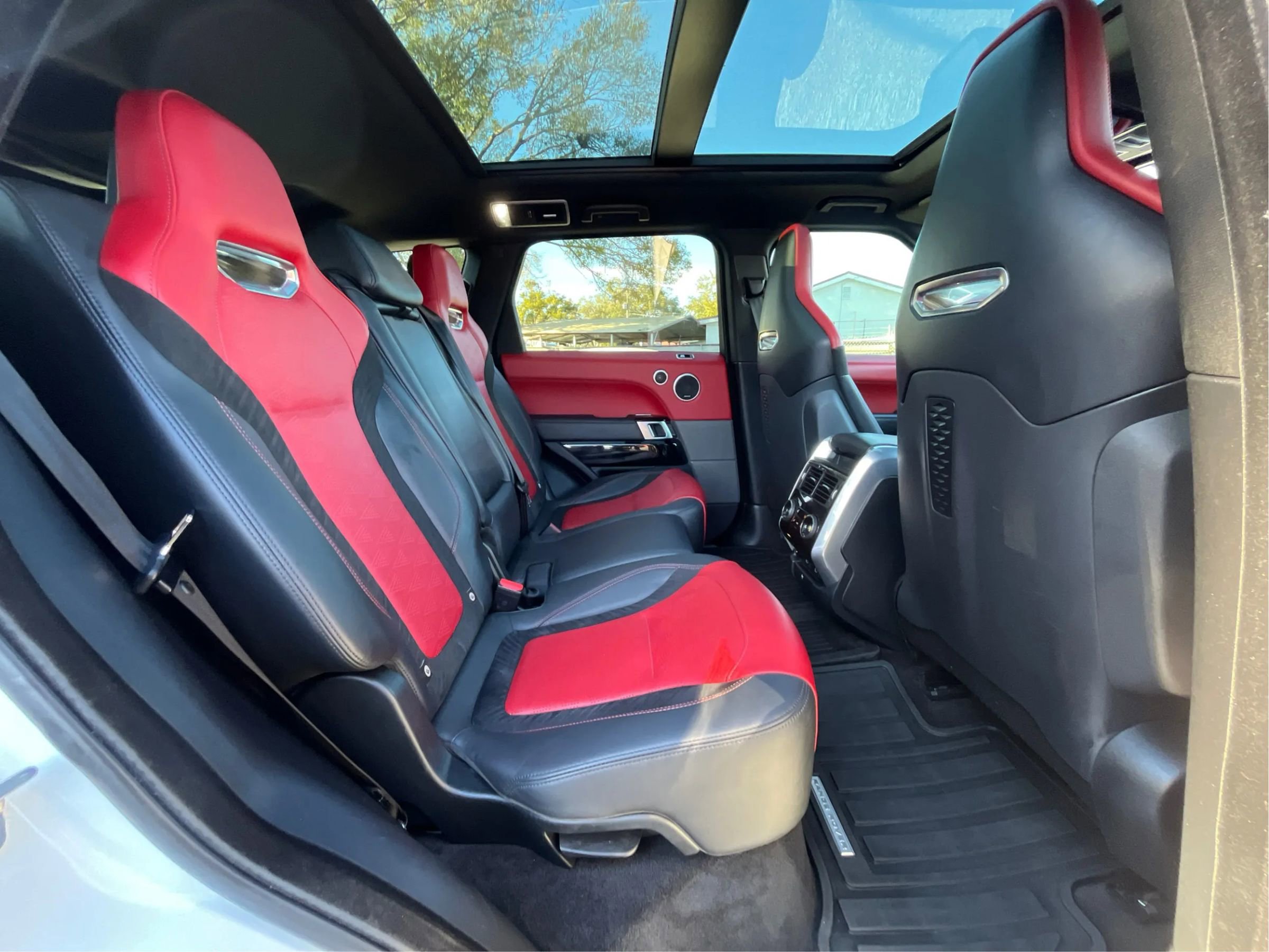 Used 2022 Land Rover Range Rover Sport SVR image 11