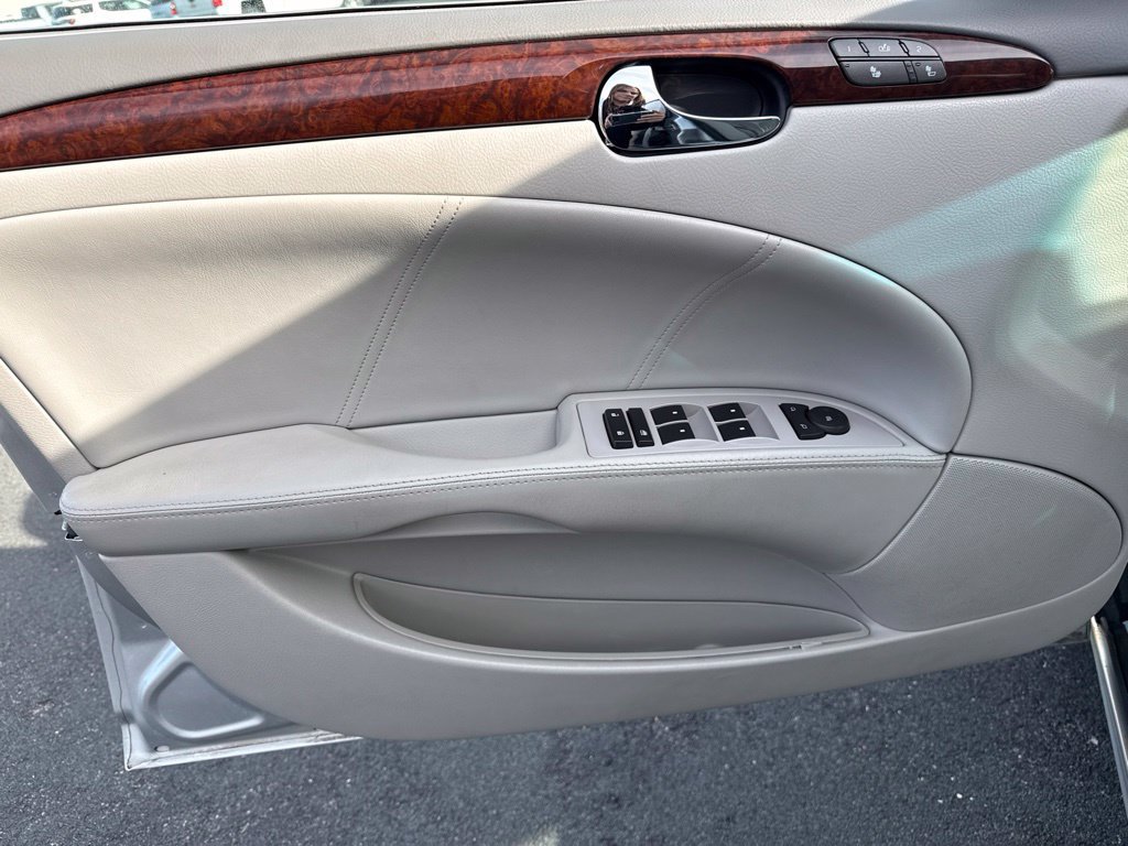 Used 2011 Buick Lucerne CXL FWD image 23