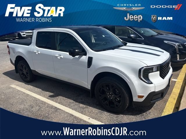 Used 2025 Ford Maverick Lariat w/ Black Appearance Package AWD/4WD image 1
