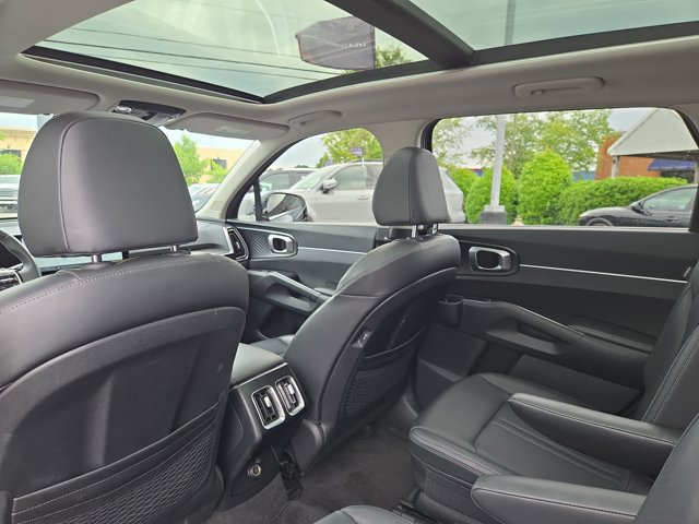 Used 2025 Kia Sorento EX w/ Panoramic Sunroof Package FWD image 14