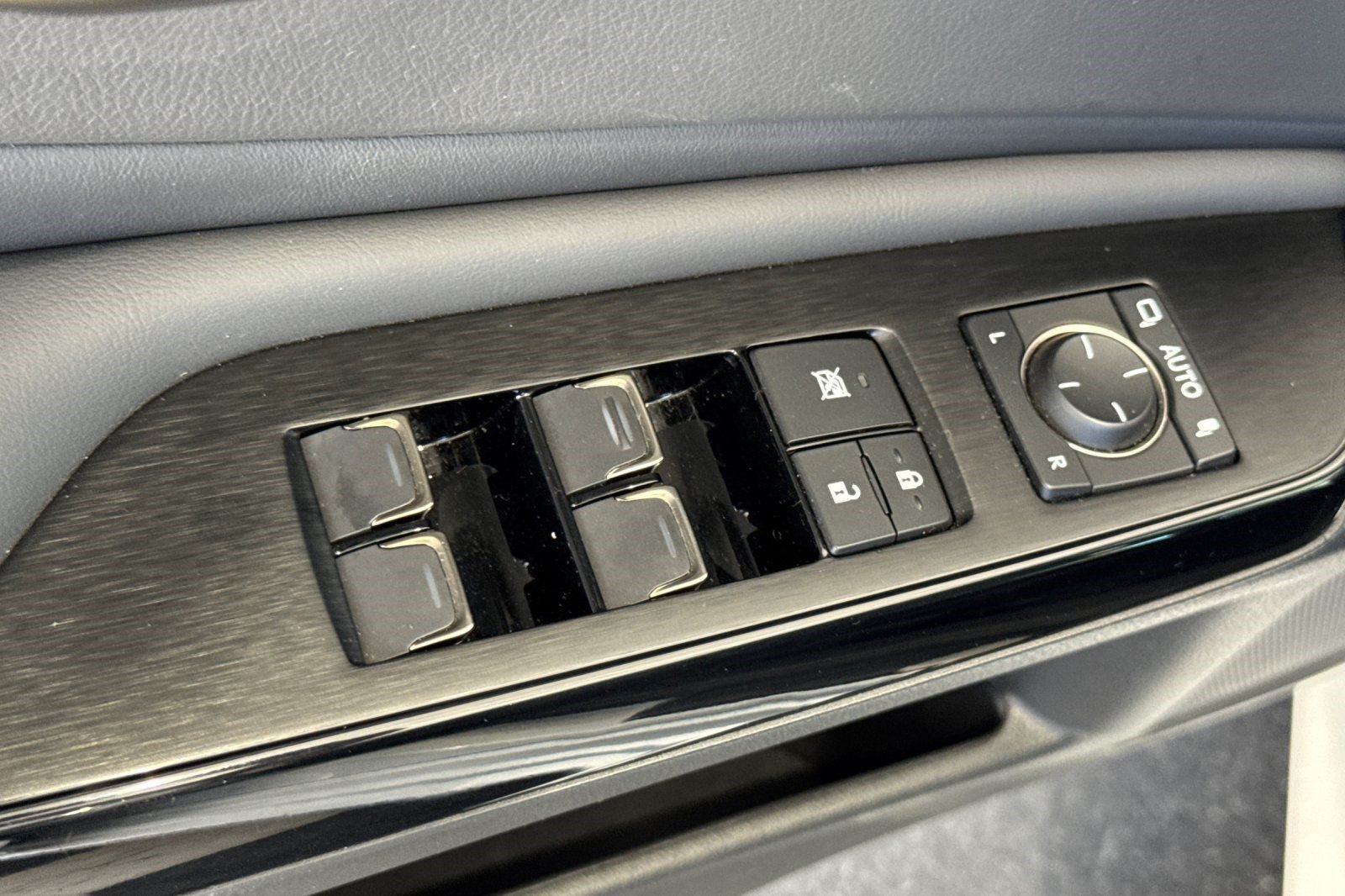 Certified 2025 Lexus ES 300h w/ Premium Package FWD image 13