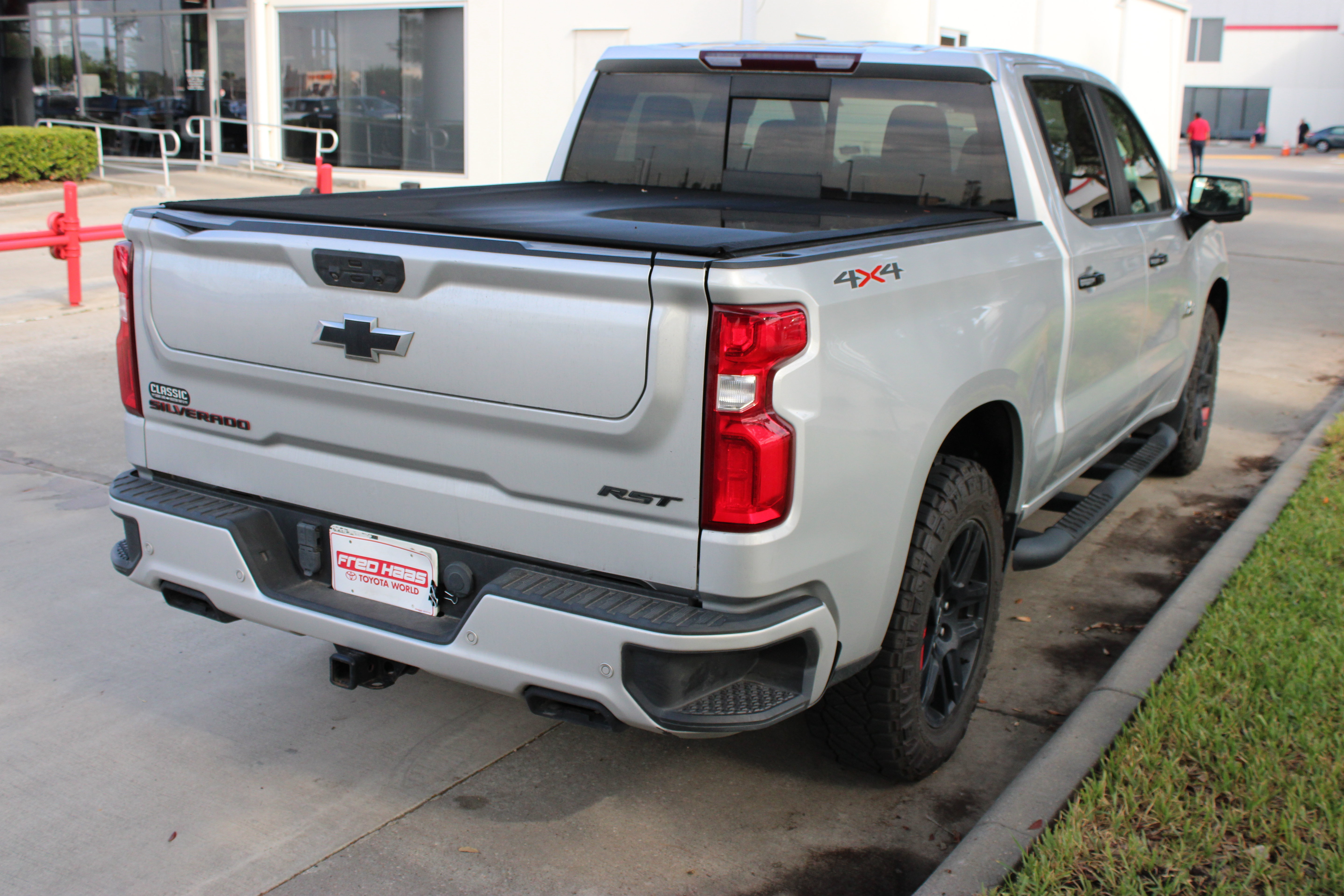 Used 2022 Chevrolet Silverado 1500 RST w/ Redline Edition AWD/4WD image 10