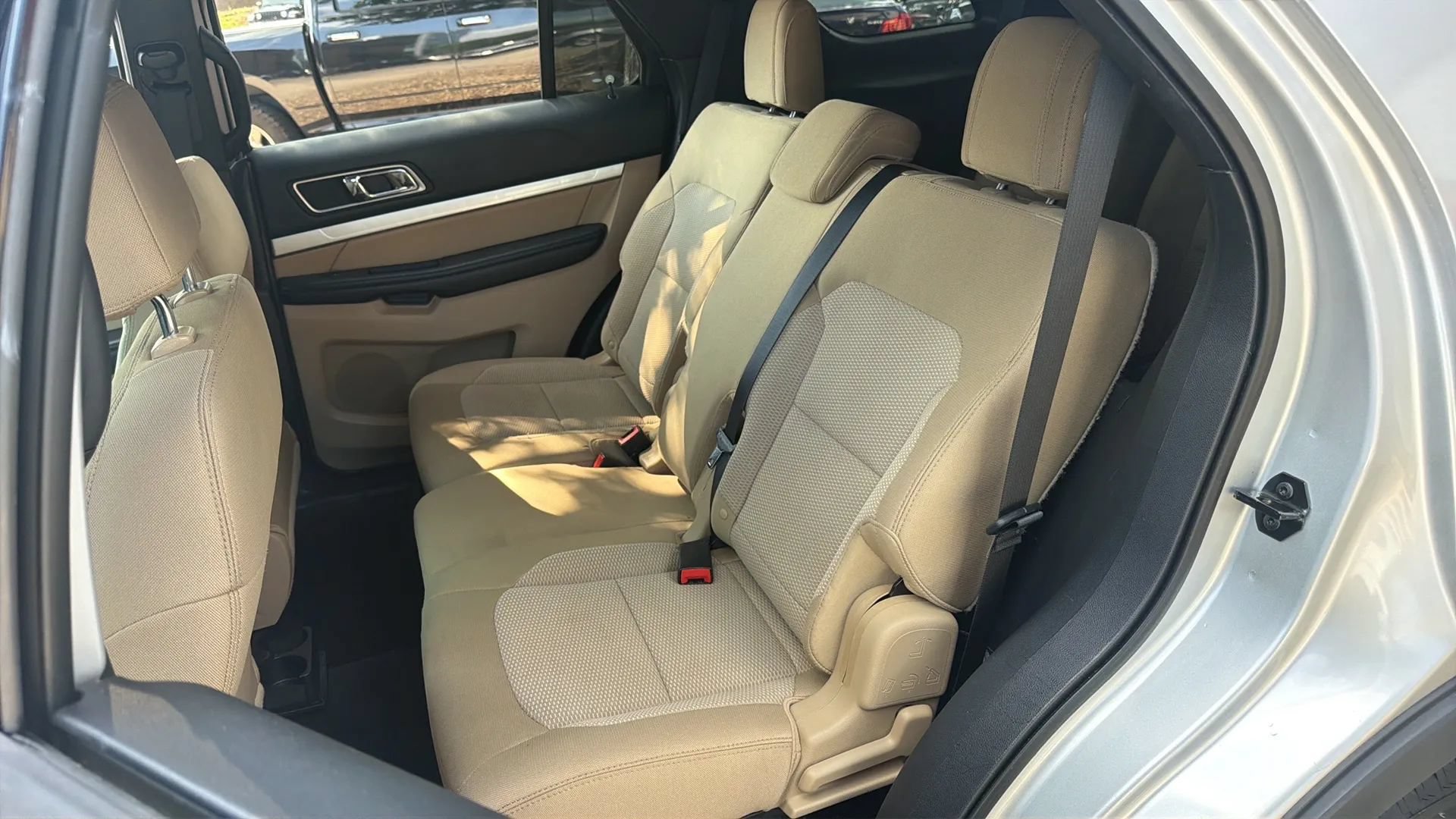 Used 2016 Ford Explorer XLT AWD/4WD image 15