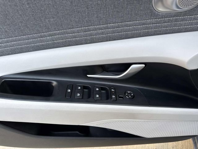 Used 2025 Hyundai Elantra Limited FWD image 20