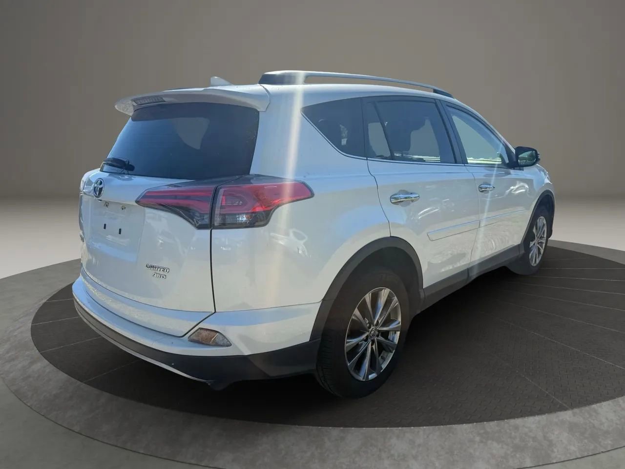Used 2018 Toyota RAV4 Limited image 7