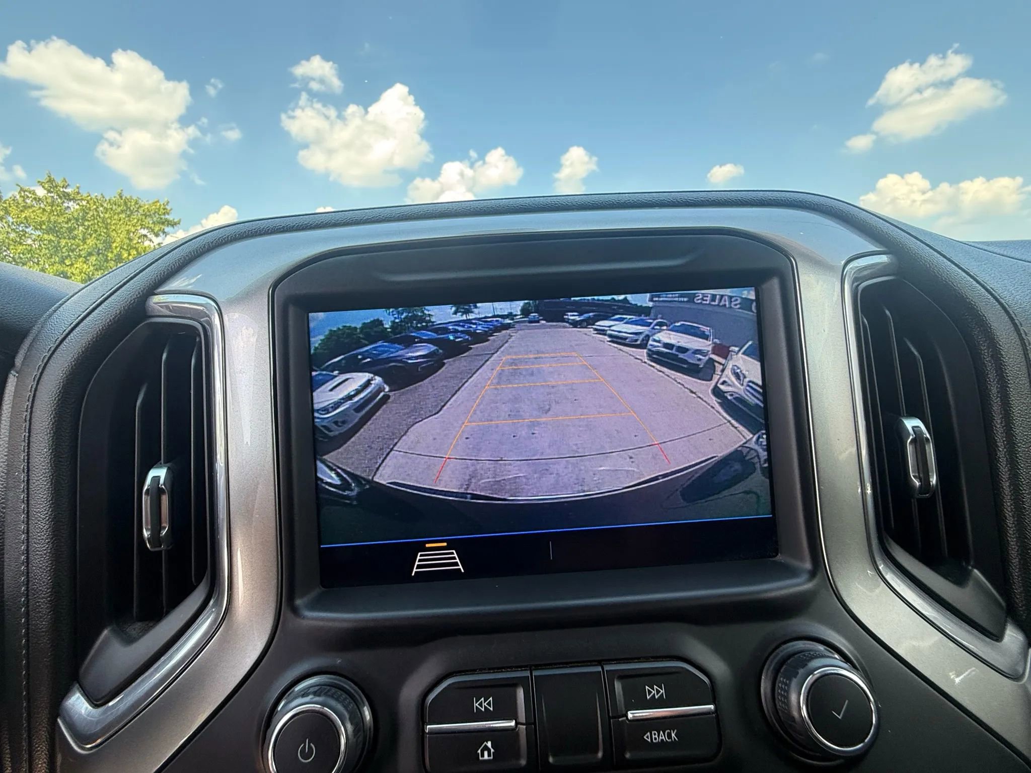 Used 2020 Chevrolet Silverado 1500 LT image 20