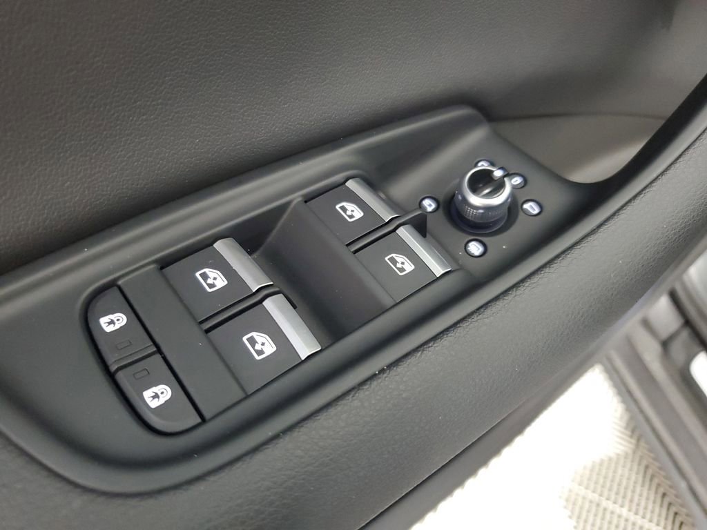 Used 2025 Audi Q7 2.0T Premium w/ Convenience Package AWD/4WD image 19