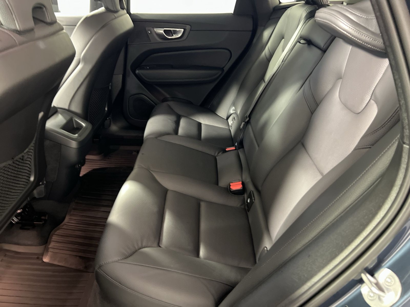 Used 2024 Volvo XC60 B5 Plus AWD/4WD image 25