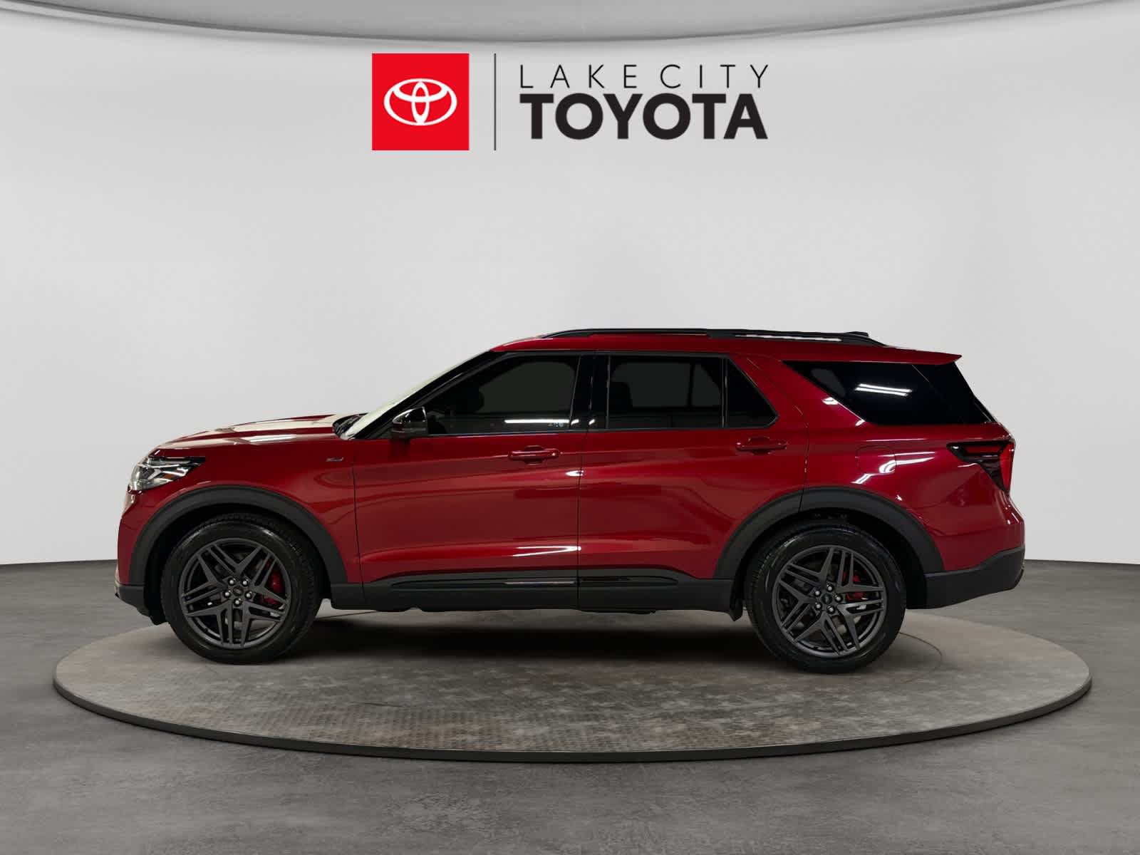 Used 2026 Ford Explorer ST-Line w/ ST-Line Street Pack RWD image 3
