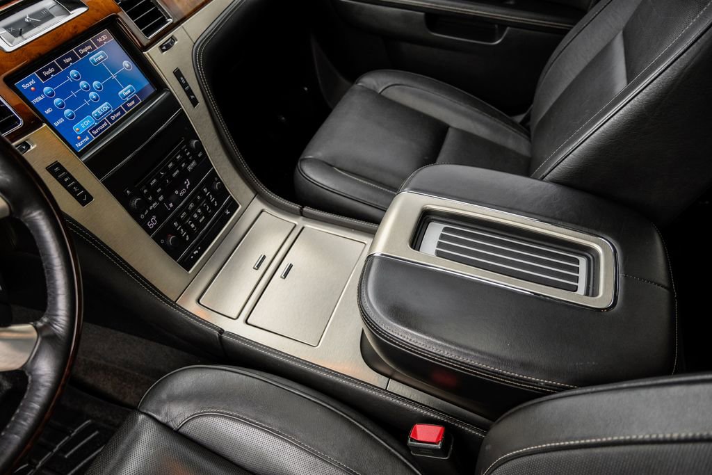Used 2013 Cadillac Escalade Platinum AWD/4WD image 36
