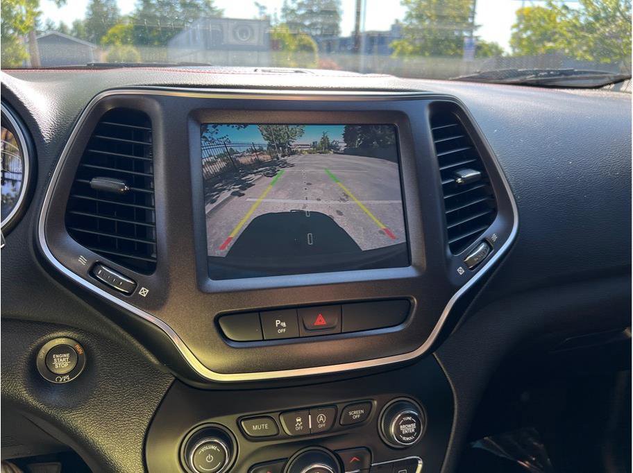 Used 2020 Jeep Cherokee Trailhawk w/ Cold Weather Group image 12