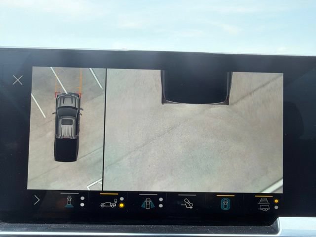 Used 2022 Chevrolet Silverado 1500 LTZ w/ LTZ Premium Package AWD/4WD image 40