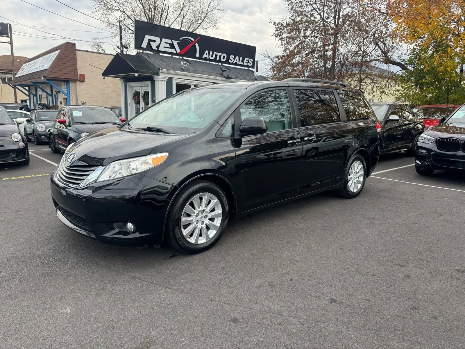 Used 2013 Toyota Sienna Limited image 1