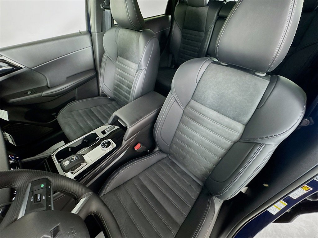 New 2025 Mitsubishi Outlander SE image 22