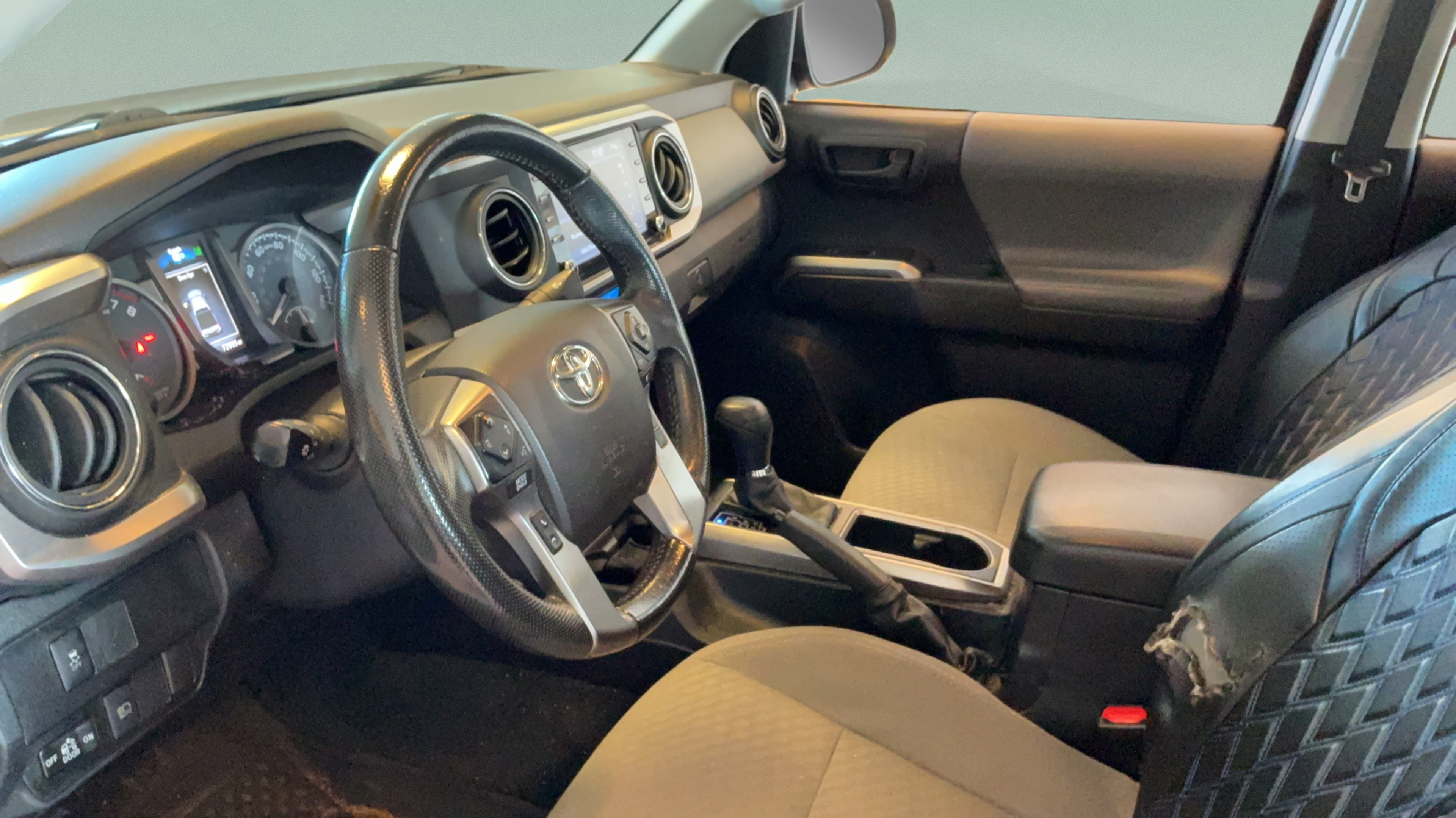 Used 2021 Toyota Tacoma SR5 RWD image 19
