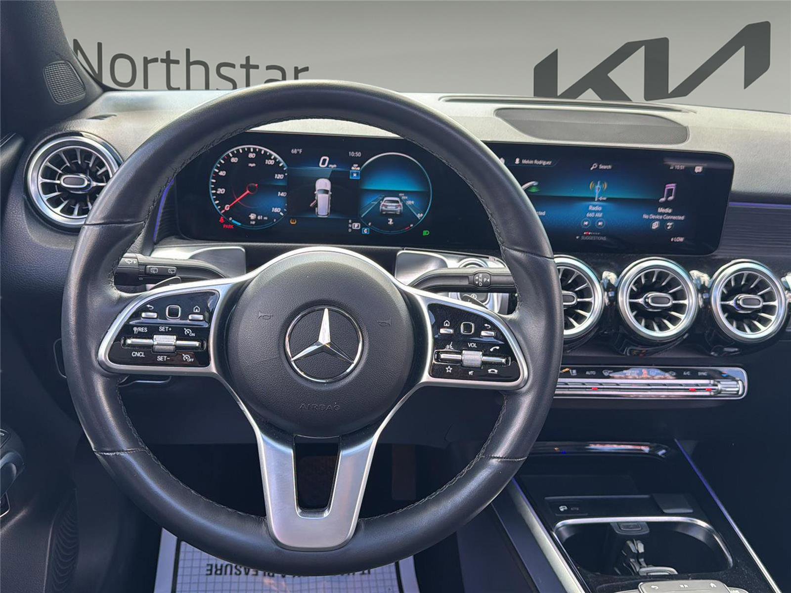 Used 2023 Mercedes-Benz GLB 250 4MATIC w/ Premium Package image 8