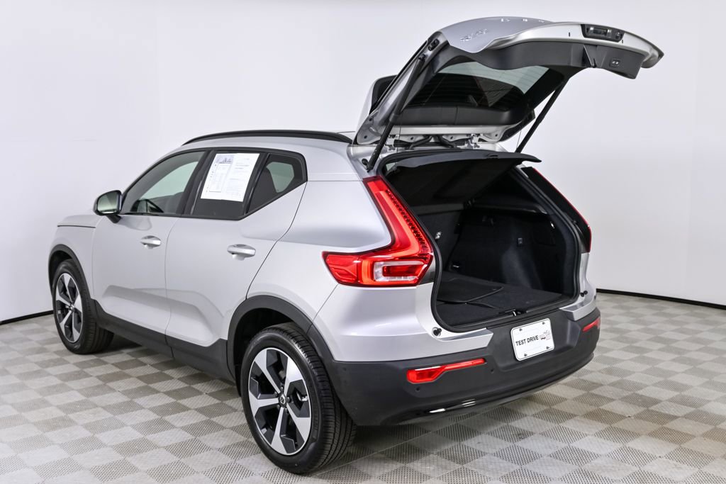 Certified 2025 Volvo XC40 B5 Plus image 33