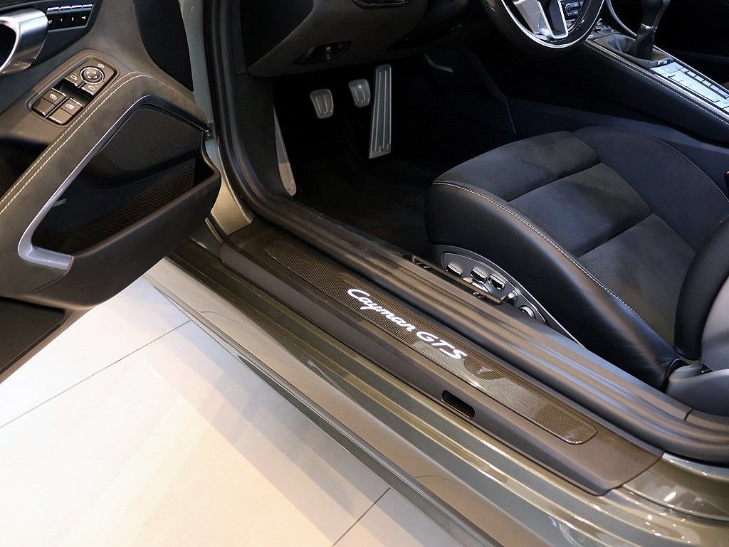 Used 2025 Porsche 718 Cayman GTS RWD image 57
