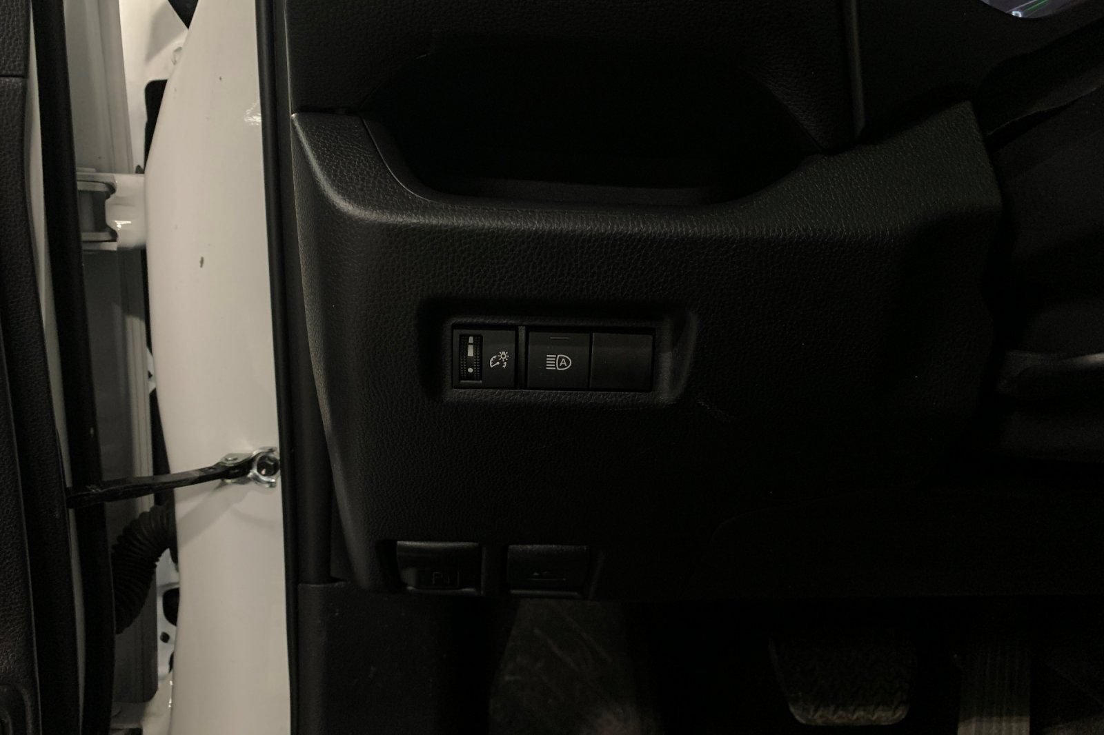 Used 2025 Toyota RAV4 LE AWD/4WD image 31