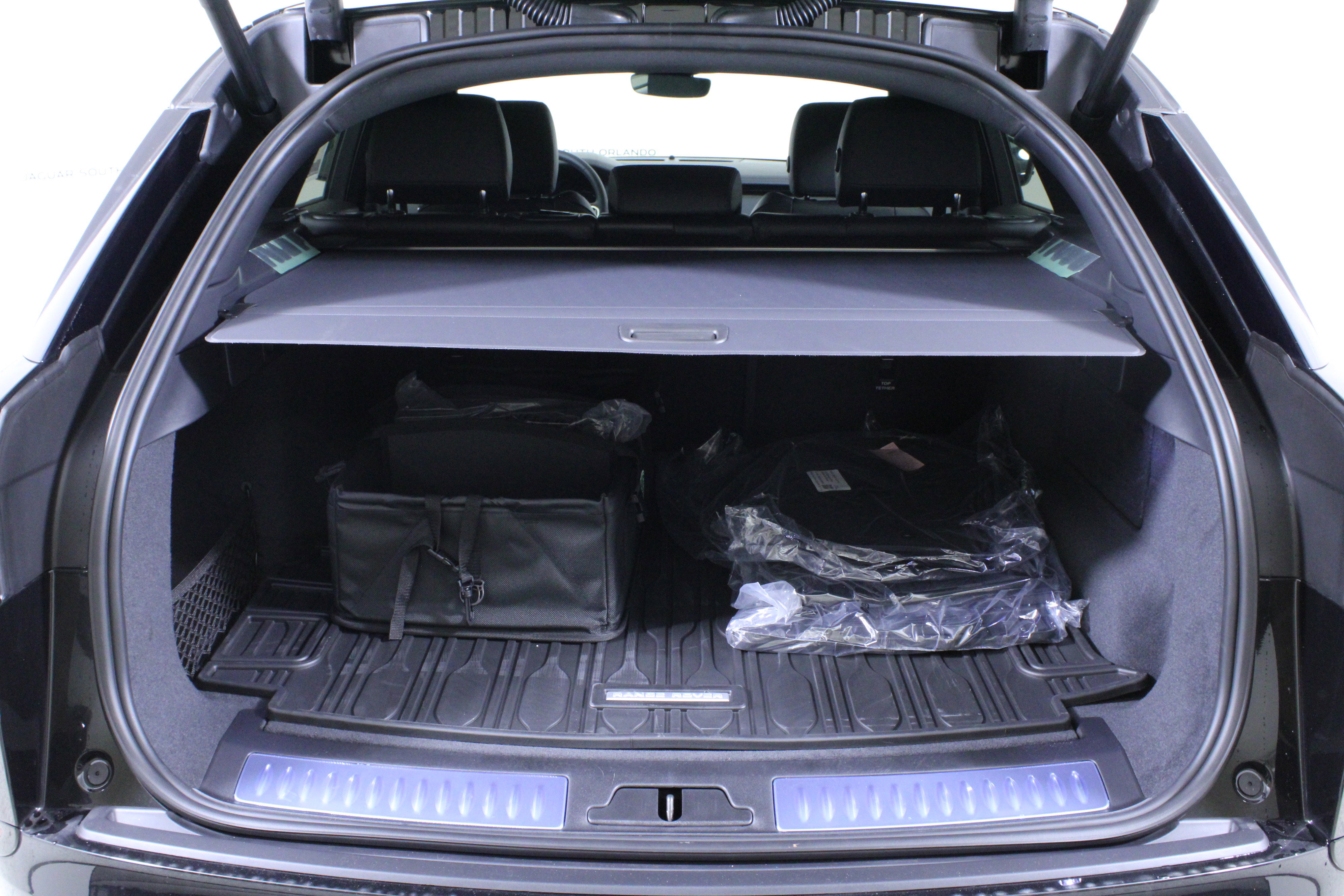 New 2026 Land Rover Range Rover Velar Dynamic SE image 9