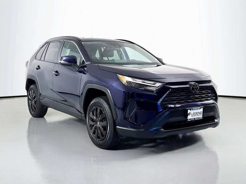 Used 2022 Toyota RAV4 XLE AWD/4WD image 4