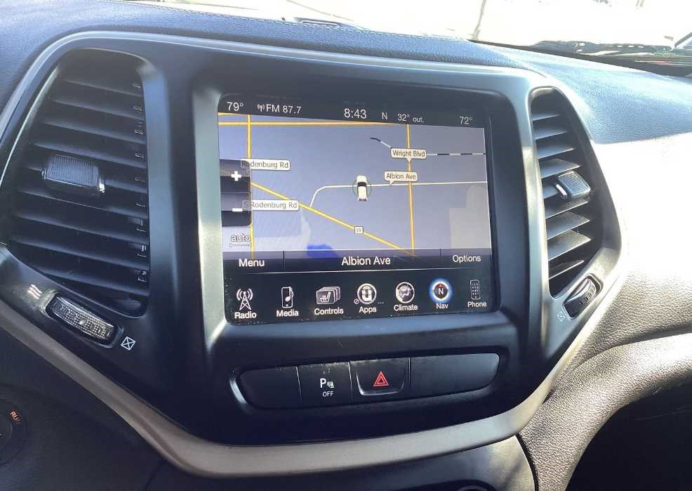 Used 2018 Jeep Cherokee Limited image 8