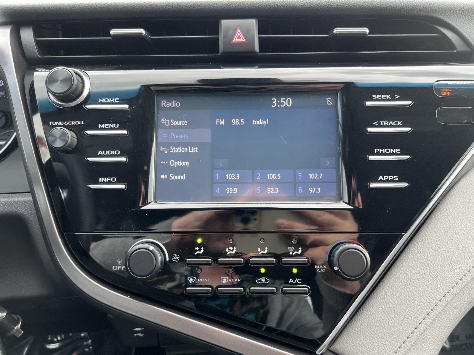 Used 2018 Toyota Camry LE FWD image 18