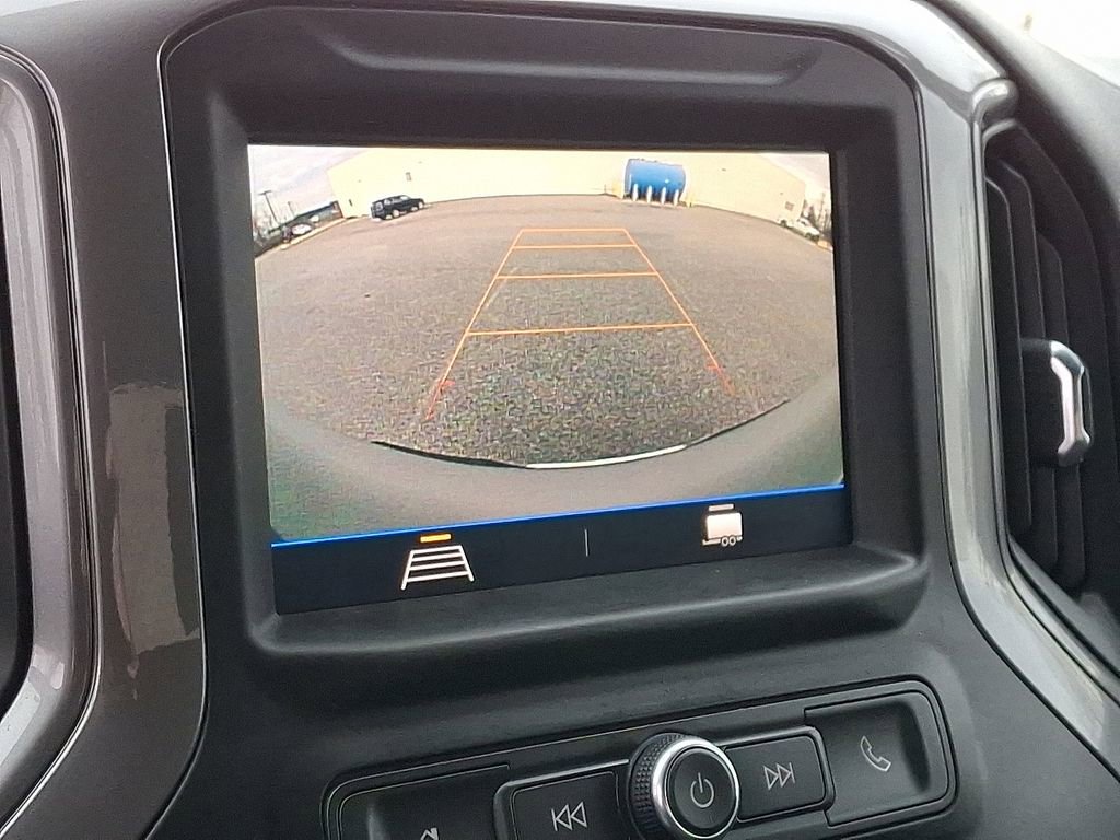 Used 2020 Chevrolet Silverado 1500 Custom w/ Custom Value Package image 4