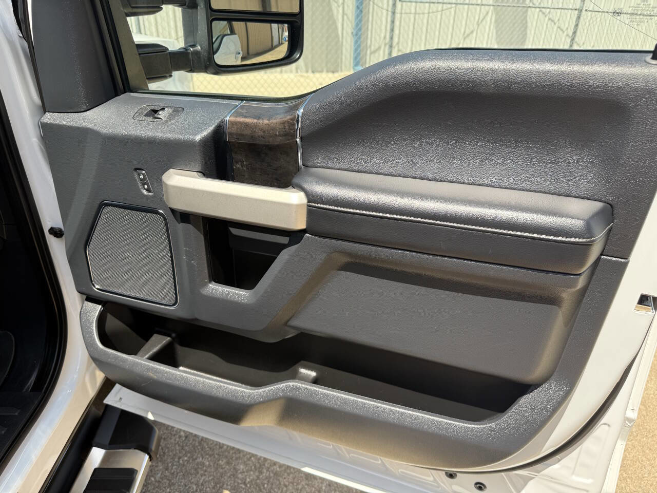 Used 2022 Ford F250 Lariat image 23