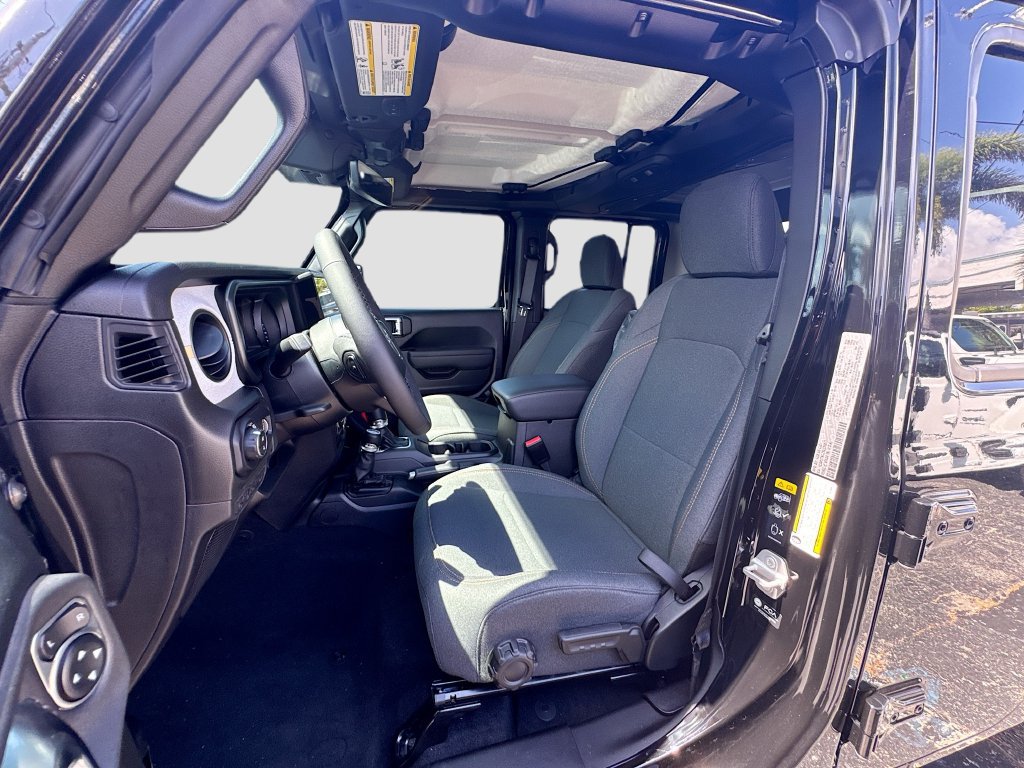 New 2025 Jeep Gladiator Sport AWD/4WD image 22