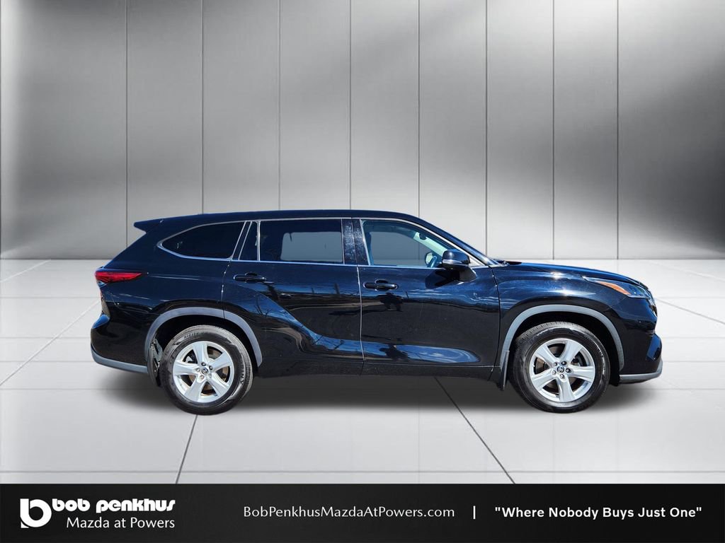 Used 2021 Toyota Highlander LE AWD/4WD image 24