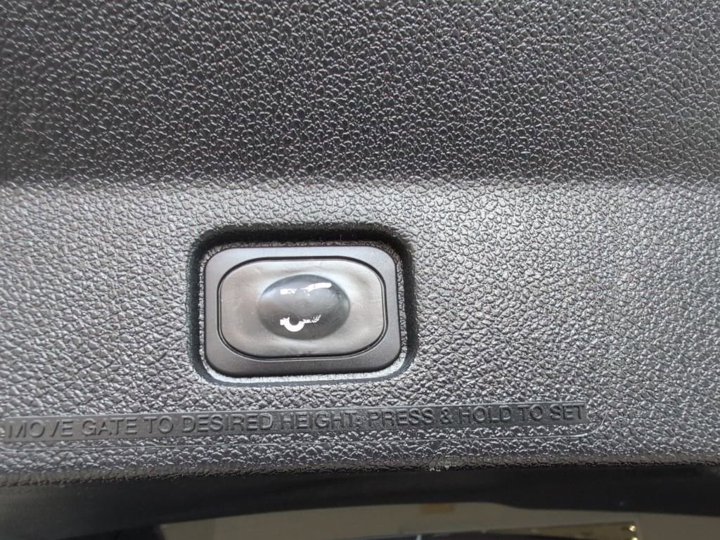 Used 2018 Ford Explorer Platinum AWD/4WD image 35