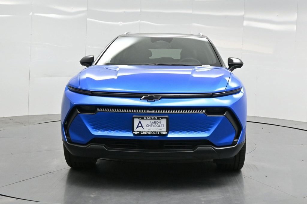 New 2026 Chevrolet Equinox EV LT w/ LPO, Blackout Package AWD/4WD image 2