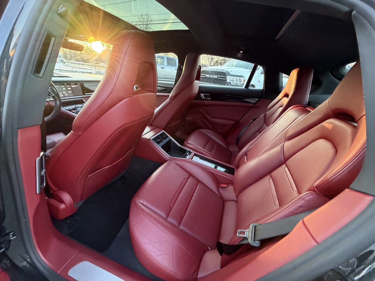 Used 2017 Porsche Panamera image 12