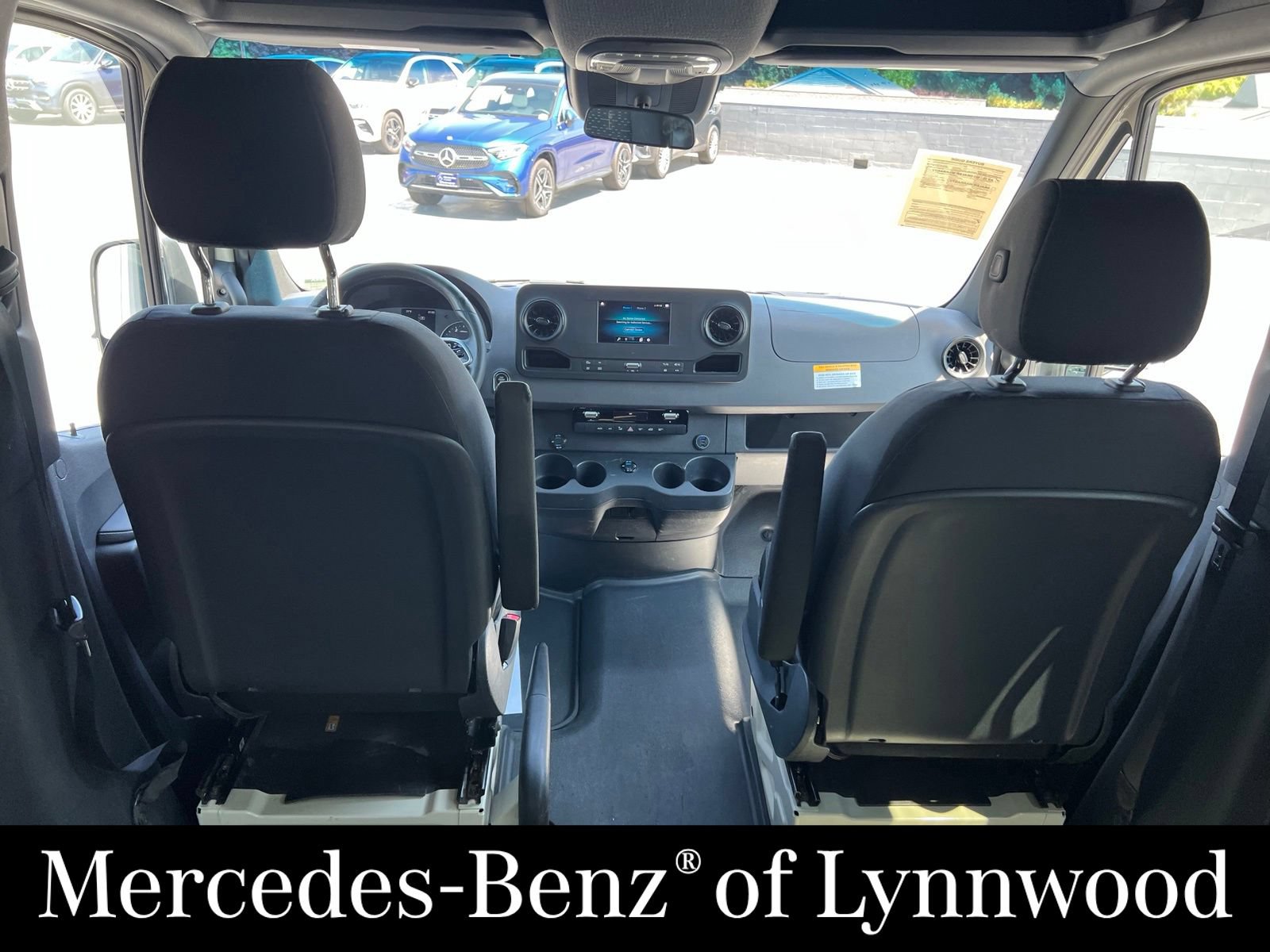 Used 2022 Mercedes-Benz Sprinter 2500 image 17