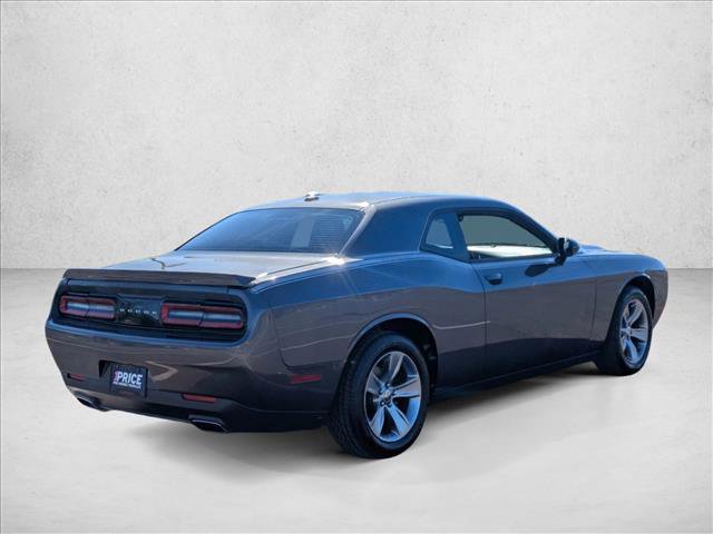 Used 2015 Dodge Challenger SXT image 5