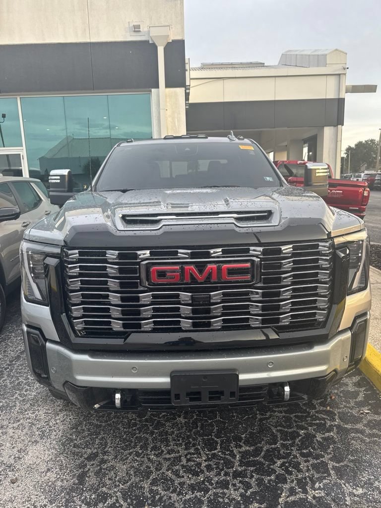 Used 2025 GMC Sierra 3500 Denali Ultimate AWD/4WD image 2