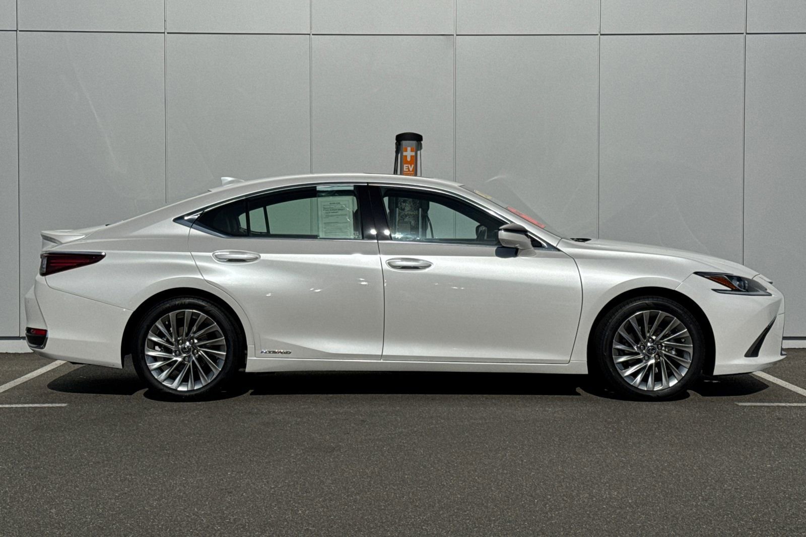 Used 2019 Lexus ES 300h w/ Accessory Package 2 image 6