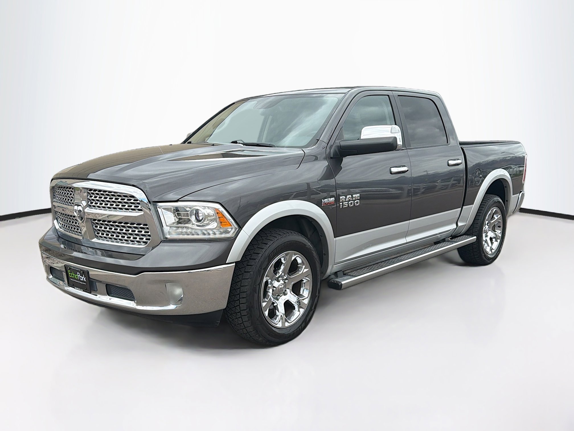 Used 2018 RAM 1500 Laramie w/ Convenience Group AWD/4WD image 3