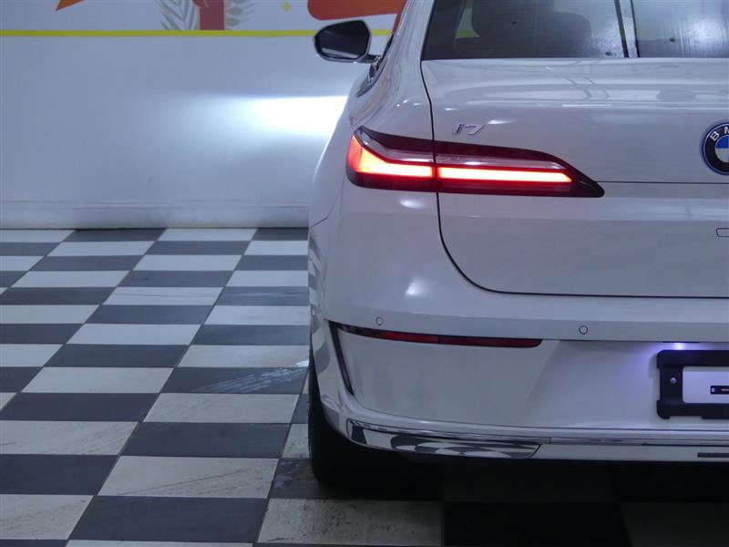 Used 2023 BMW i7 xDrive60 image 41