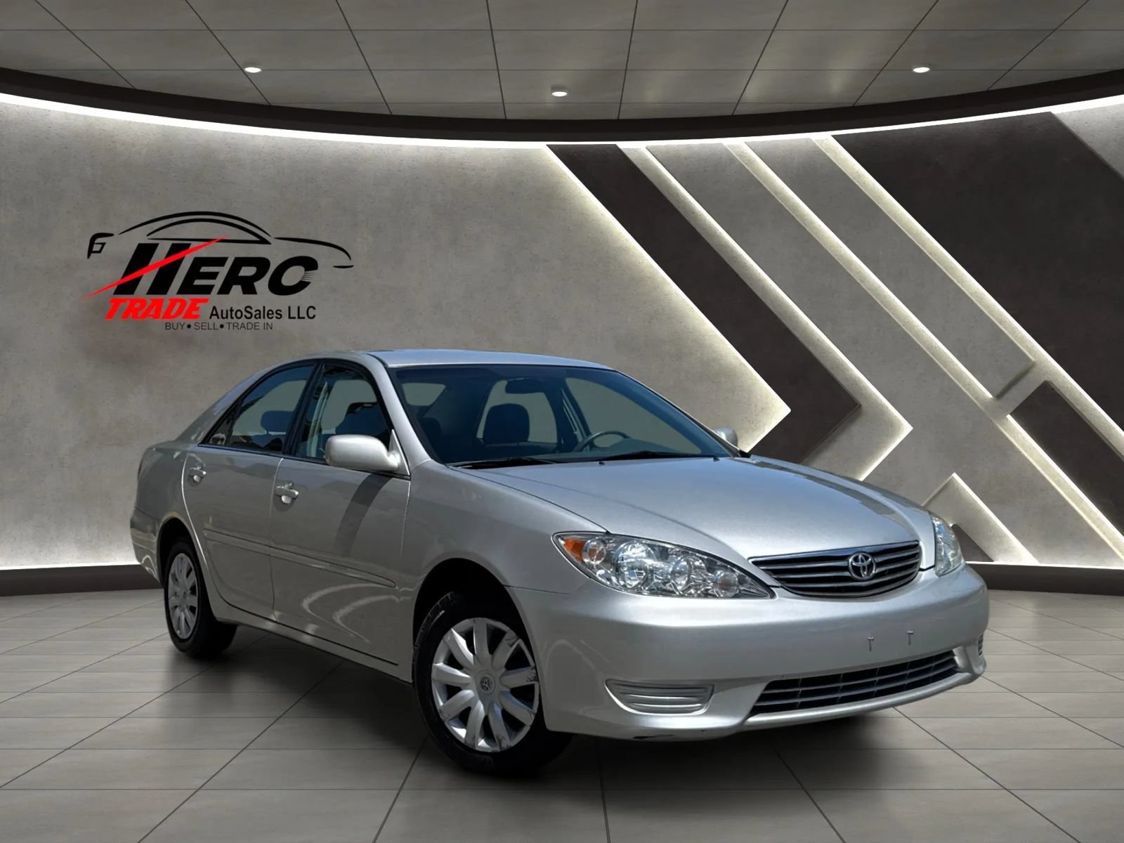 Used 2005 Toyota Camry LE FWD image 2