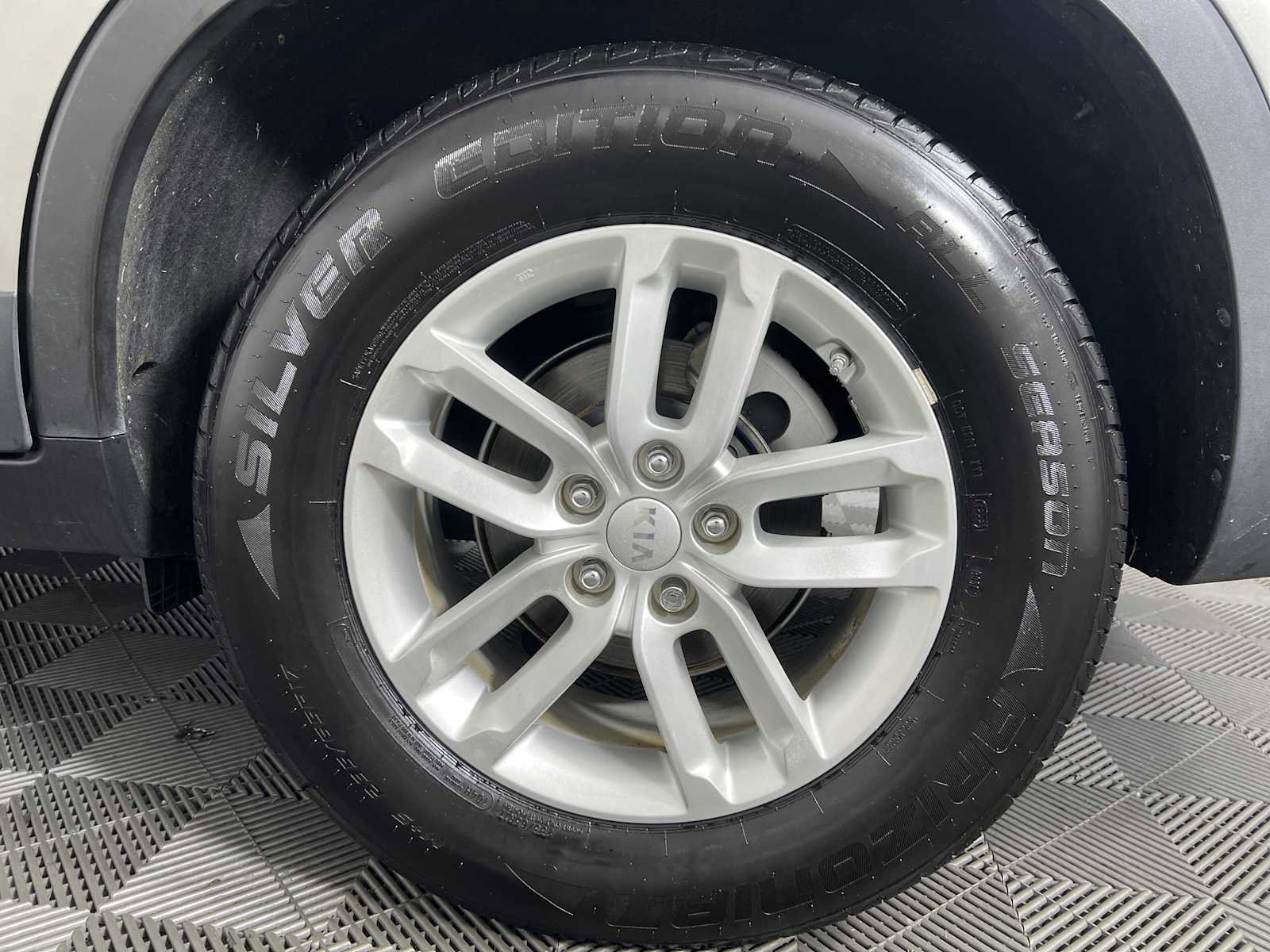 Used 2014 Kia Sorento LX image 26