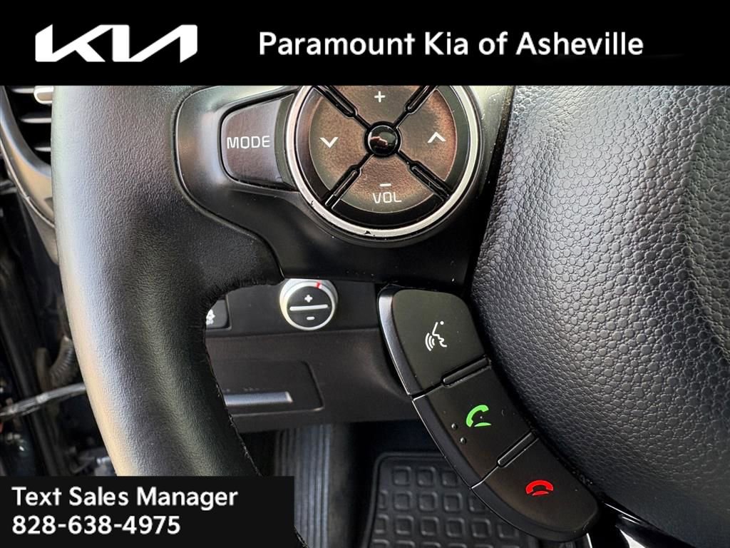 Used 2016 Kia Soul ! w/ Premium Package image 11