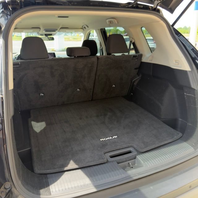 Used 2023 Nissan Rogue SV AWD/4WD image 13