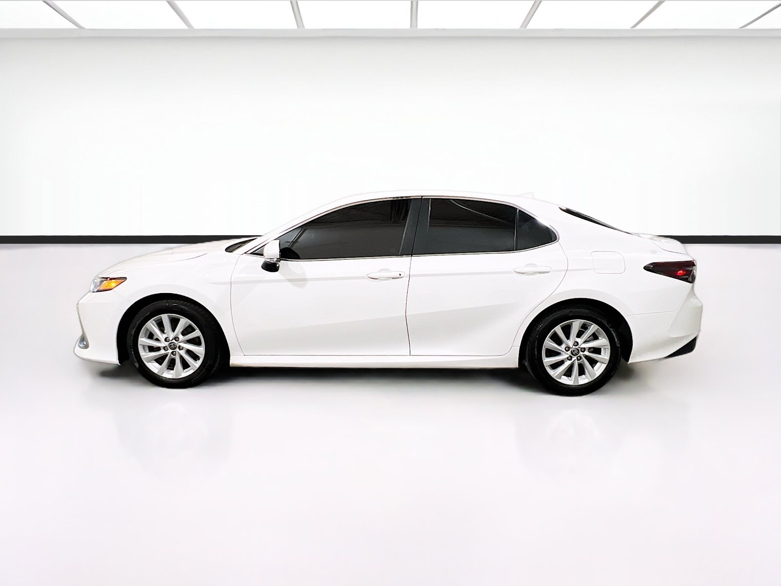 Used 2024 Toyota Camry LE FWD image 21