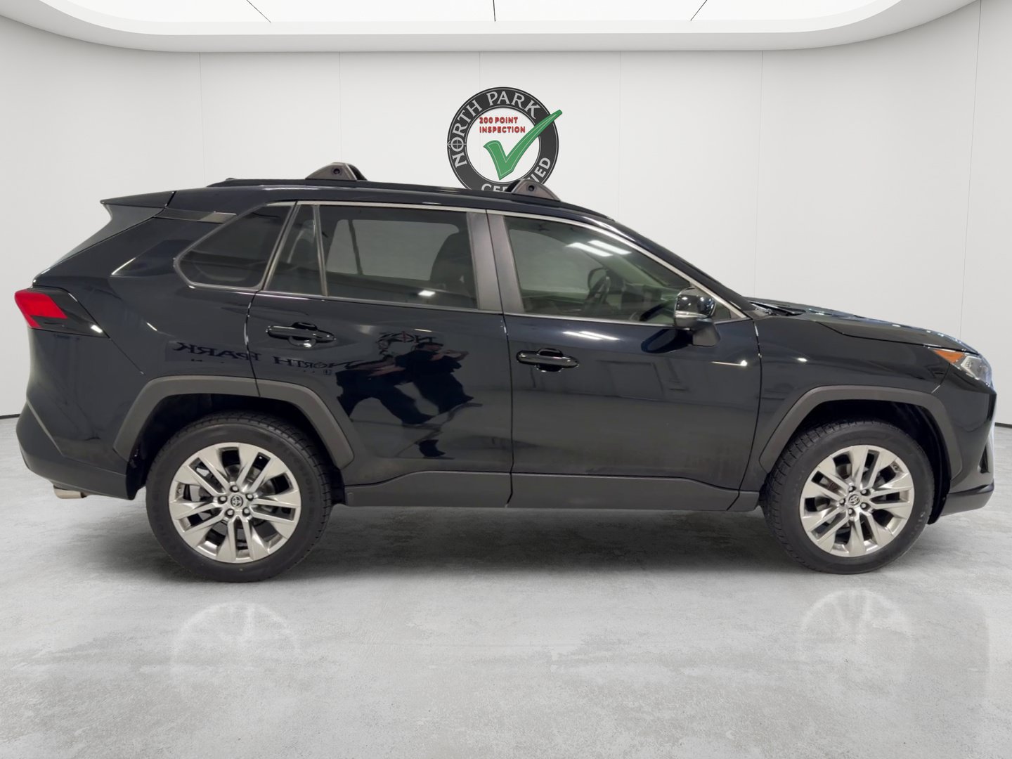 Used 2019 Toyota RAV4 XLE Premium AWD/4WD image 6