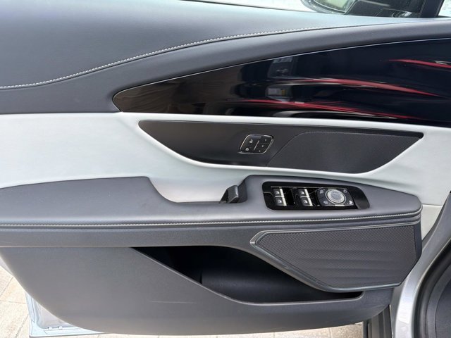 Certified 2025 Lincoln Nautilus Premier AWD/4WD image 11