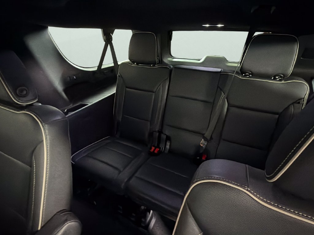 Certified 2025 Chevrolet Suburban Premier RWD image 28
