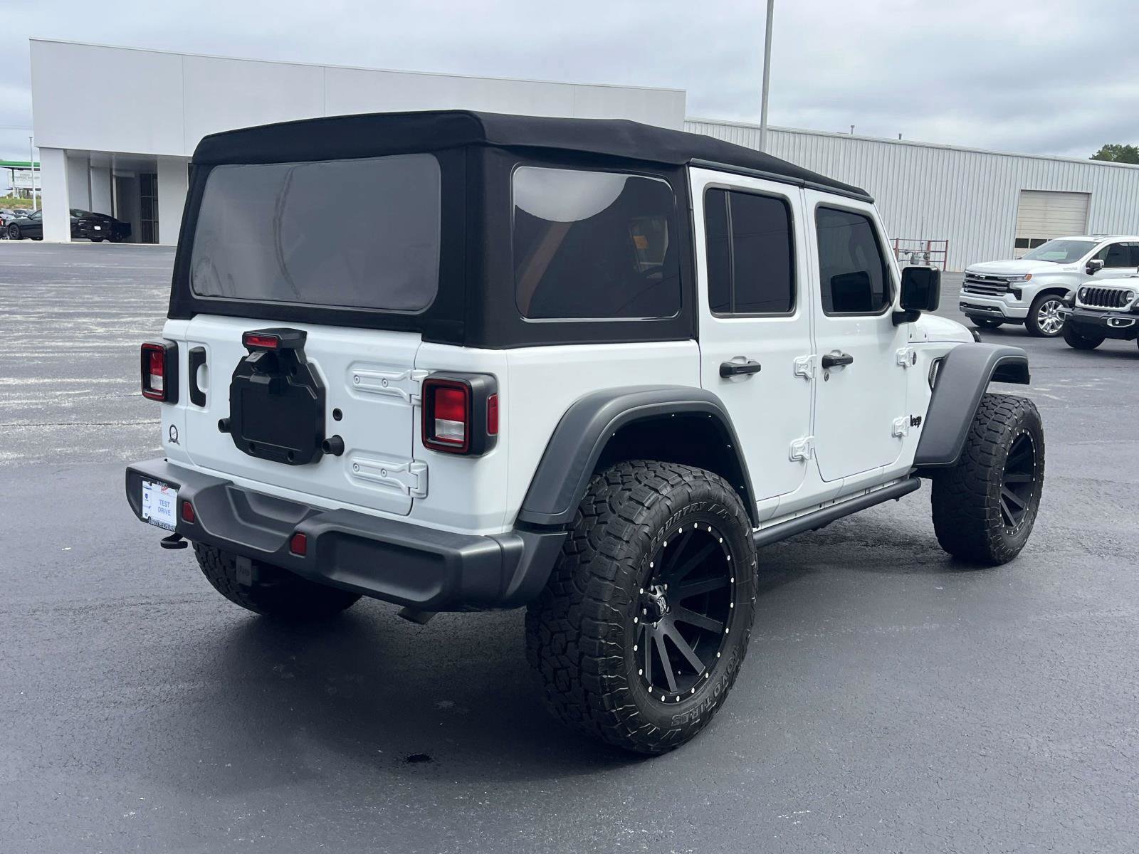 Used 2024 Jeep Wrangler Unlimited Sport AWD/4WD image 3